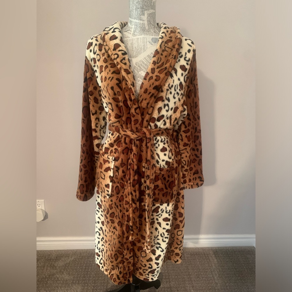 SIMON CHANG | Plush Leopard Print Robe | Sz S